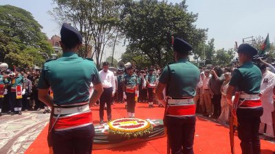 ডা. জাফরুল্লাহ চৌধুরীকে গার্ড অব অনার