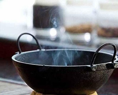 লোহার পাত্রে রান্না করবেন না যে ৫ খাবার