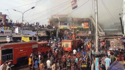 নিউ সুপার মার্কেটে আগুন