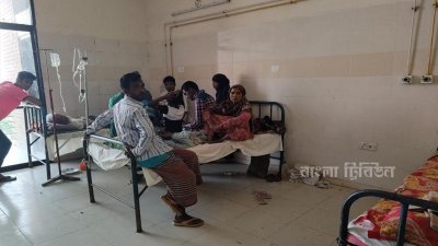 হাসপাতালে ভর্তি রোগীরা বলেছেন, সারাদিনে মাত্র একবার চিকিৎসকের দেখা মেলে