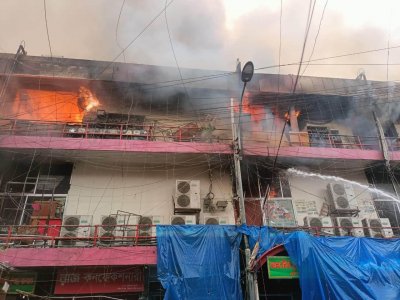 ঈদের আগে বিভিন্ন মার্কেটে আগুন: দুর্ঘটনা নাকি নাশকতা