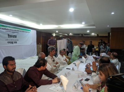 ইফতার মাহফিলে গণতন্ত্র মঞ্চের নেতাদের সঙ্গে মির্জা ফখরুল
