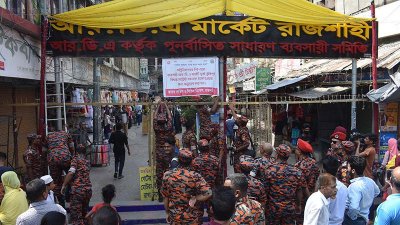 রাজশাহীতে অগ্নিকাণ্ডের ঝুঁকিতে ৪ মার্কেট