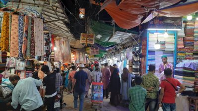 আশানুরুপ বিক্রি হওয়ায় খুশি ব্যবসায়ীরা