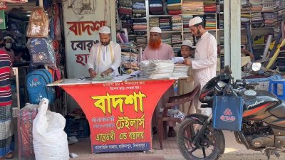 ব্যস্ততা বেড়েছে পোশাক শ্রমিকদের