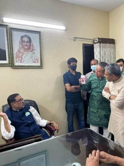 ভিডিও কলে নেতাকর্মীদের সঙ্গে কথা বলছেন প্রধানমন্ত্রী শেখ হাসিনা