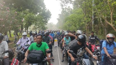 বঙ্গবন্ধু সেতুর‌ টোল প্লাজায় মোটরসাইকেলের দীর্ঘ সারি