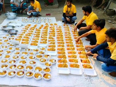 রমজানে ১০ হাজার মানুষকে ইফতার করাচ্ছে শেরপুরের স্বেচ্ছাসেবীরা