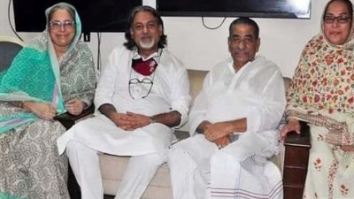 আবুল হাসানাত আবদুল্লাহর সঙ্গে তার দুই বোন এবং ভাগনে যুবলীগের চেয়ারম্যান শেখ ফজলে শামস পরশ