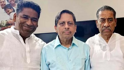 আবুল হাসানাত আবদুল্লাহর সঙ্গে তার ছেলে সাদিক আবদুল্লাহ ও ছোট ভাই আবুল খায়ের আবদুল্লাহ