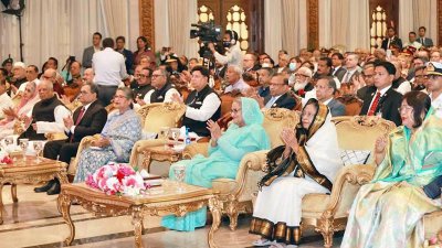 শপথ অনুষ্ঠানে যোগ দিয়েছেন শতাধিক অতিথি