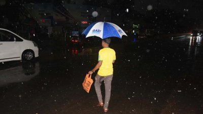 টানা দাবদাহের পর এই বৃষ্টিতে জনজীবনে কিছুটা স্বস্তি এসেছে