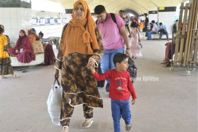 ঈদ উদযাপন শেষে ফিরছে মানুষ
