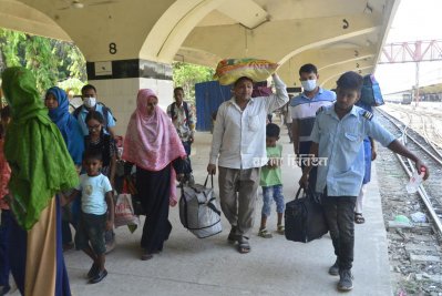 ঈদ উদযাপন শেষে ফিরছে মানুষ