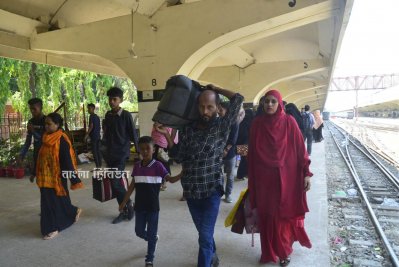 ঈদ উদযাপন শেষে ফিরছে মানুষ