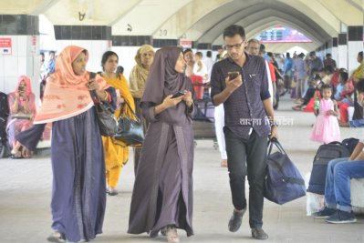 ঈদ উদযাপন শেষে ফিরছে মানুষ