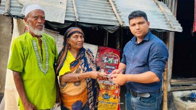 বিভিন্ন সময়ে মানবিক সহায়তা নিয়ে মানুষের পাশে দাঁড়িয়েছেন