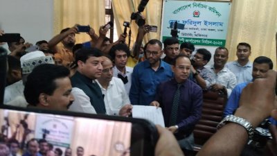 জাহাঙ্গীরের উপস্থিতিতে তার পক্ষে মনোনয়নপত্র জমা দেন মহানগর আওয়ামী লীগের উপদেষ্টা পরিষদের সাবেক সদস্য আসকর আলী