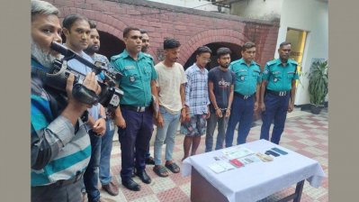  রায়েরবাজারে ছিনতাইয়ের ঘটনায় গ্রেফতার ৩ ছিনতাইকারী