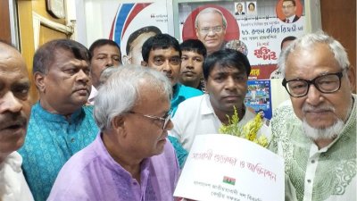 নয়াপল্টনে নেতাকর্মীদের শুভেচ্ছায় সিক্ত রিজভী