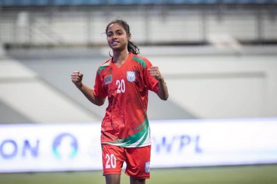 জোড়া গোল করেছেন সুরভী। 