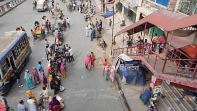 ‘কাজ করলে পেটে খাওন পড়বো, না করলে নাই’