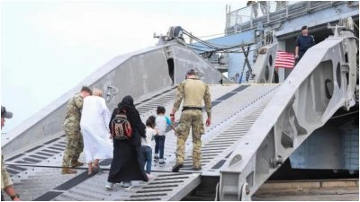 নাগরিকদের সরিয়ে নিচ্ছে যুক্তরাষ্ট্র সরকার। ছবি: রয়টার্স 