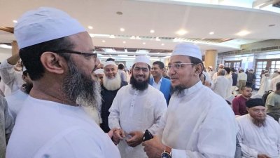 শীতল স্নায়ুযুদ্ধ ভুলে অনুষ্ঠানে এসেছিলেন ইসলামী ঐক্যজোটের দুই নেতা