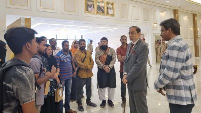 জেদ্দা বিমানবন্দরে সুদান ফেরত বাংলাদেশিরা, ছবি: সংগৃহীত