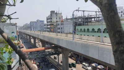 মেট্রোরেলে ঢিল: বিব্রত স্থানীয়রা, বাড়তি সতর্কতার প্রতিশ্রুতি
