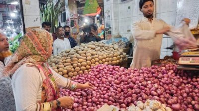 মানভেদে খুচরা বাজারে প্রতি কেজি বিক্রি হচ্ছে ৫৫-৬০ টাকা