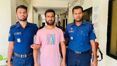 সিরিয়াল দিয়ে রোগী সেজে ভুয়া চিকিৎসকের চেম্বারে গেলেন ইউএনও