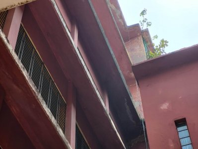 কবি নজরুল কলেজের ঝুঁকিপূর্ণ ভবন