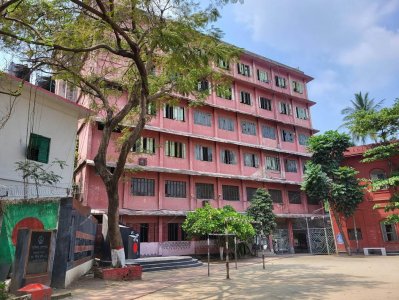 কবি নজরুল কলেজের ঝুঁকিপূর্ণ ভবন