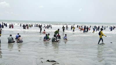 মোখার প্রভাবে উত্তাল হয়ে উঠছে সাগর, নেই বাতাস