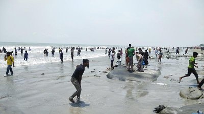 মোখার প্রভাবে উত্তাল হয়ে উঠছে সাগর, নেই বাতাস