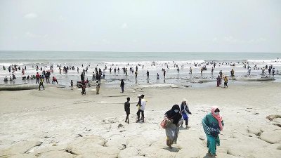 মোখার প্রভাবে উত্তাল হয়ে উঠছে সাগর, নেই বাতাস