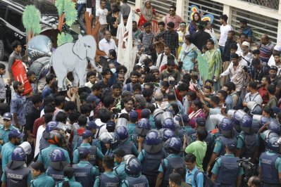 পুলিশের বাধার মুখে আন্দোলনকারীরা। ছবি: সাজ্জাদ হোসেন