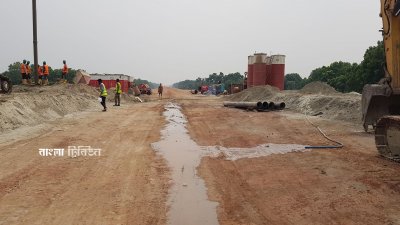 ঢাকা থেকে যশোর পর্যন্ত ১৭২ কিলোমিটার রেলপথ নির্মাণের কাজ দুটি ডিভিশনের আওতায় চলছে