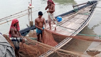 গত মৌসুমে তেমন মাছের দেখা পাননি জেলেরা
