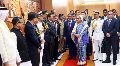 হযরত শাহজালাল আন্তর্জাতিক বিমানবন্দরে প্রধানমন্ত্রী শেখ হাসিনাকে বিদায় জানান তিন বাহিনীর প্রধানসহ গুরুত্বপূর্ণ কর্মকর্তারা (ছবি: ফোকাস বাংলা)