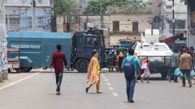 রাজশাহীতে বিএনপি কার্যালয়ের আশপাশে সাজোয়া যান
