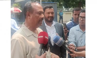 বৈঠক শেষে মিডিয়ার সঙ্গে কথা বলছেন জাতীয় পার্টির মহাসচিব মুজিবুল হক চুন্নু