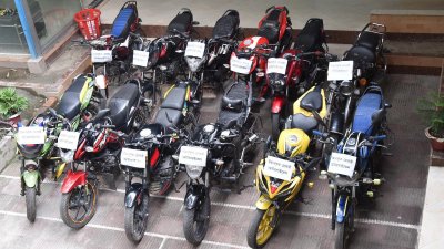 মোটরসাইকেল চুরির মামলা থানা না নিলে আমার কাছে আসবেন: ডিবি প্রধান
