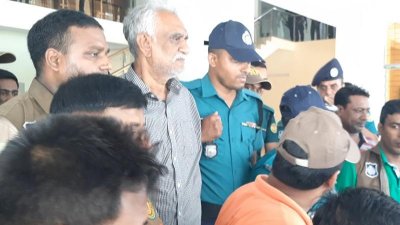প্রাইভেটকারে পালাচ্ছিলেন বিএনপি নেতা চাঁদ, গ্রেফতার যেভাবে