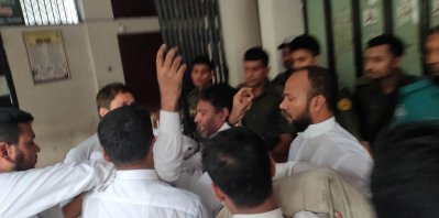 তারেক-জোবায়দার মামলায় সাক্ষ্য নিয়ে আদালতে আইনজীবীদের হাতাহাতি