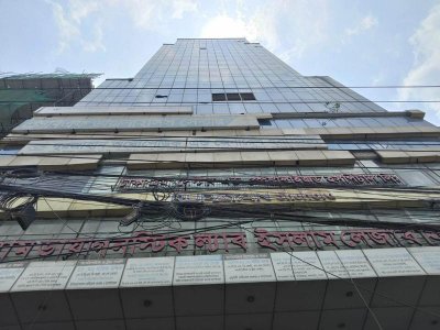 অগ্নিকাণ্ডে ক্ষতিগ্রস্ত ভবন