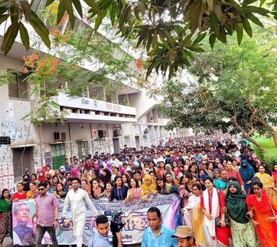 ঢাকা বিশ্ববিদ্যালয়ে আনন্দ মিছিল