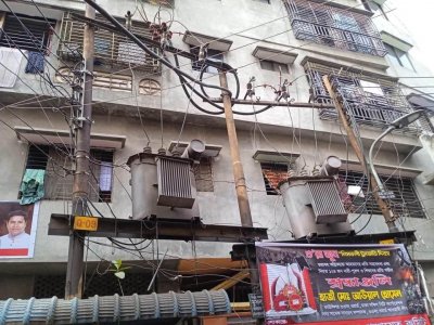 ভবনটির প্লাস্টার ছাড়া কাঠামোগত কোনও পরিবর্তন হয়নি। রয়েছে বিদ্যুতের হাইবোল্টেজের ট্রান্সমিটার