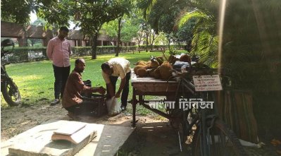 সংসদ ভবনে উৎপাদিত আম, কাঁঠাল ও নারিকেল এই তিন ধরনের ফল নিলামে বিক্রি করা হয় 